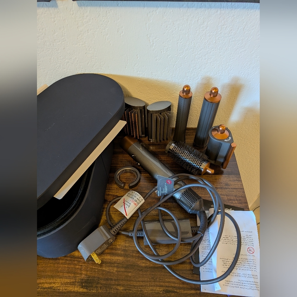 Dyson Airwrap Complete Set + BONUS Attachment